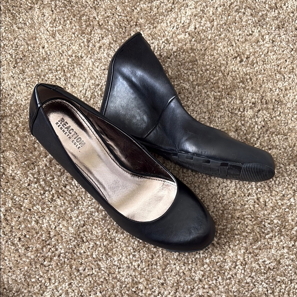 Kenneth Cole Reaction Women's Black Flats